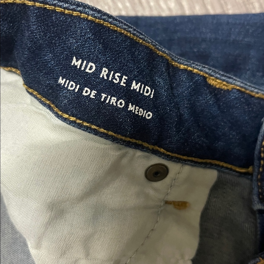 Universal Thread High Rise Denim Shorts - Picture 3 of 4